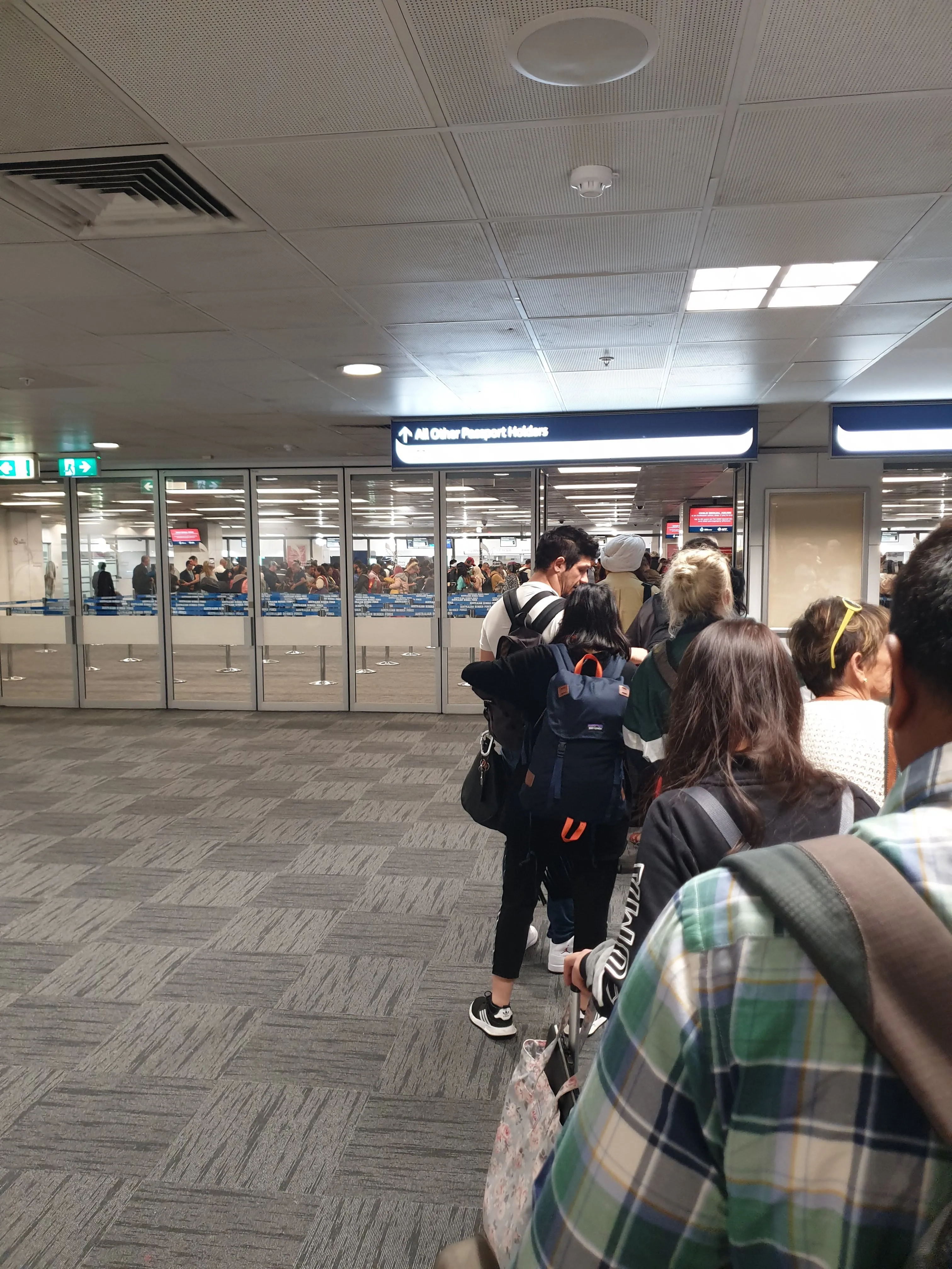 ตม.ตอนเข้า Sydney คนเยอะมาก