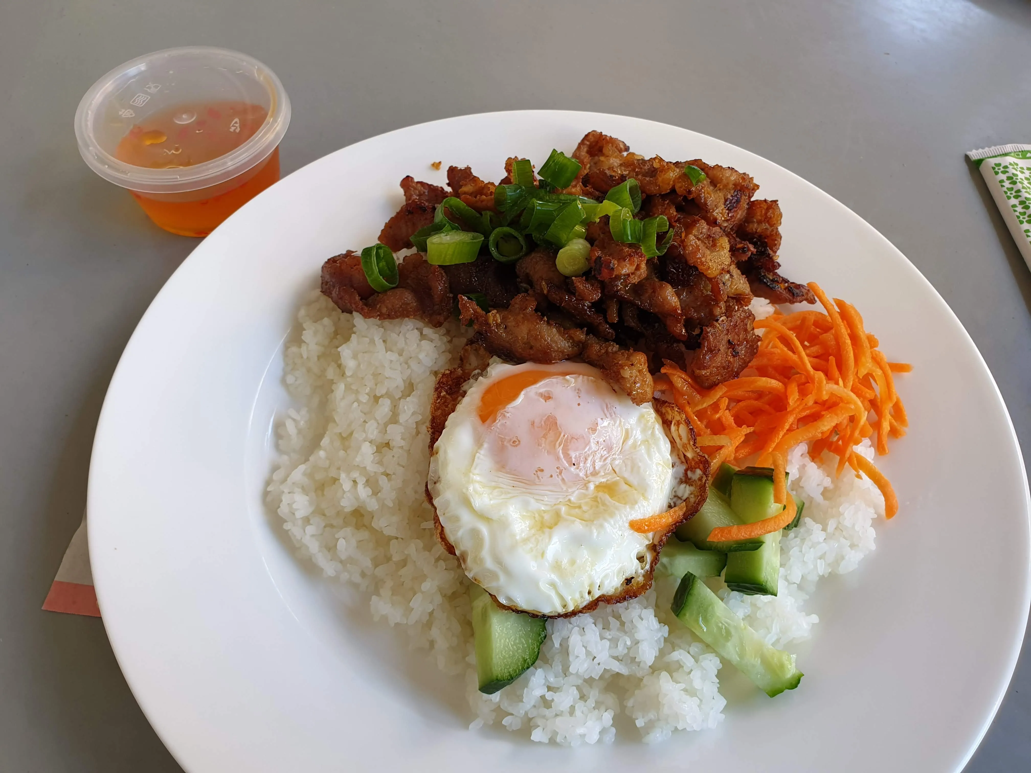 ข้าวหมูย่าง ไข่ดาว อร่อยสรัส