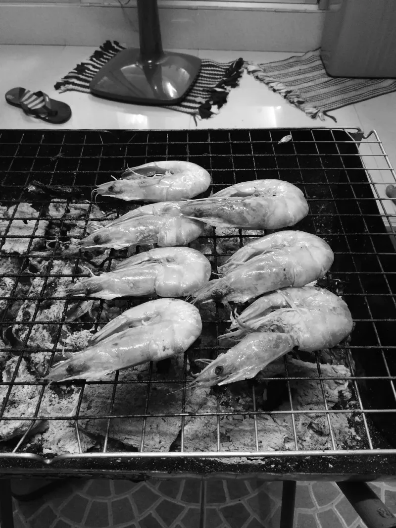 Monochrome อันนี้ผมชอบมากๆ มีฟีลลิ่งย้อนเวลา